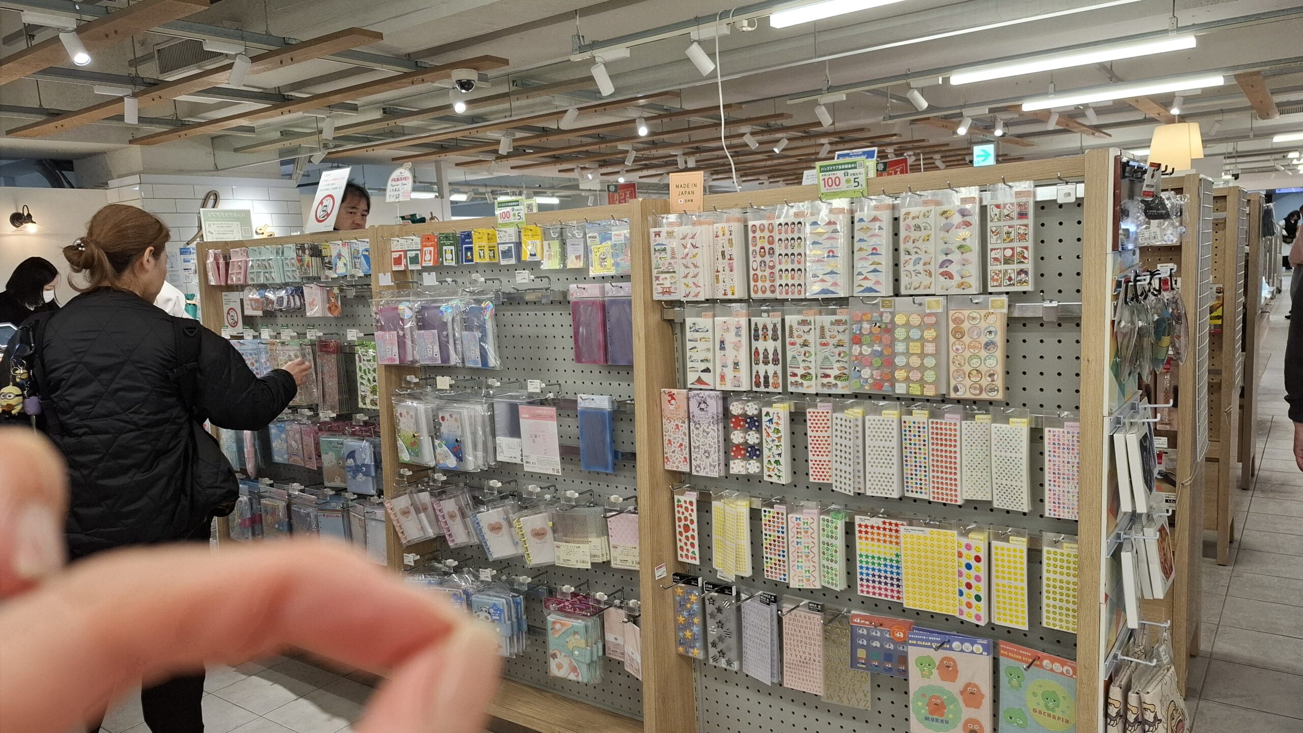 レジ前シールコーナーの画像