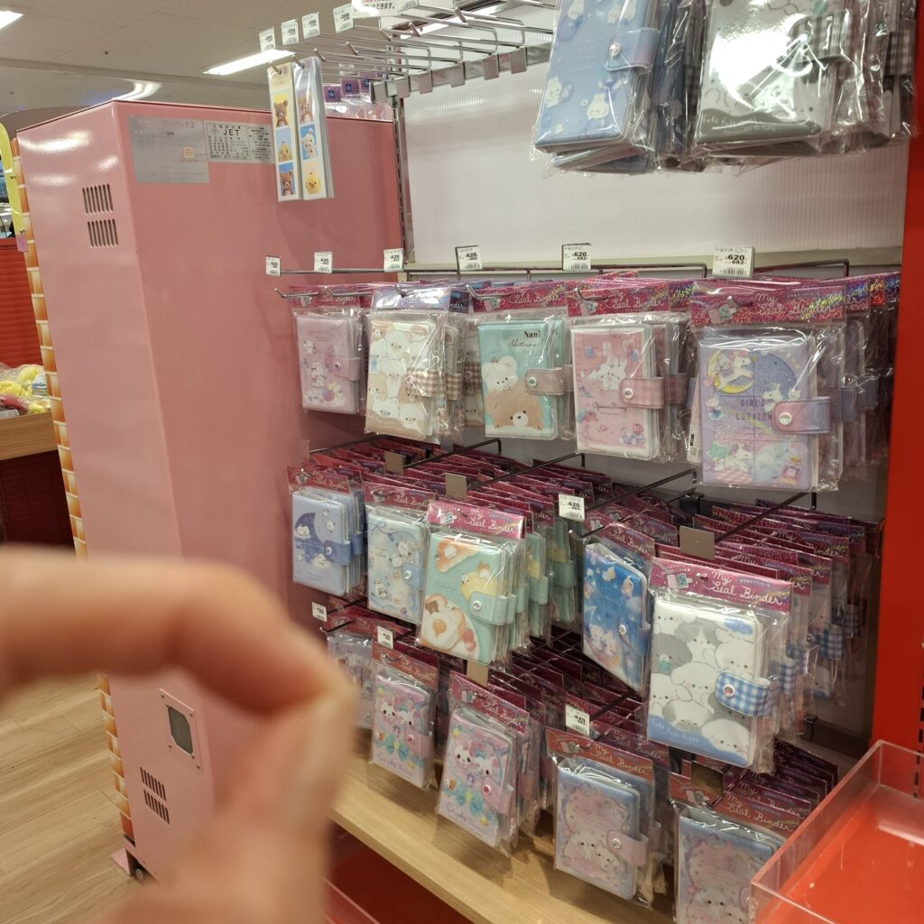 おもちゃ売り場のシールコーナーの画像