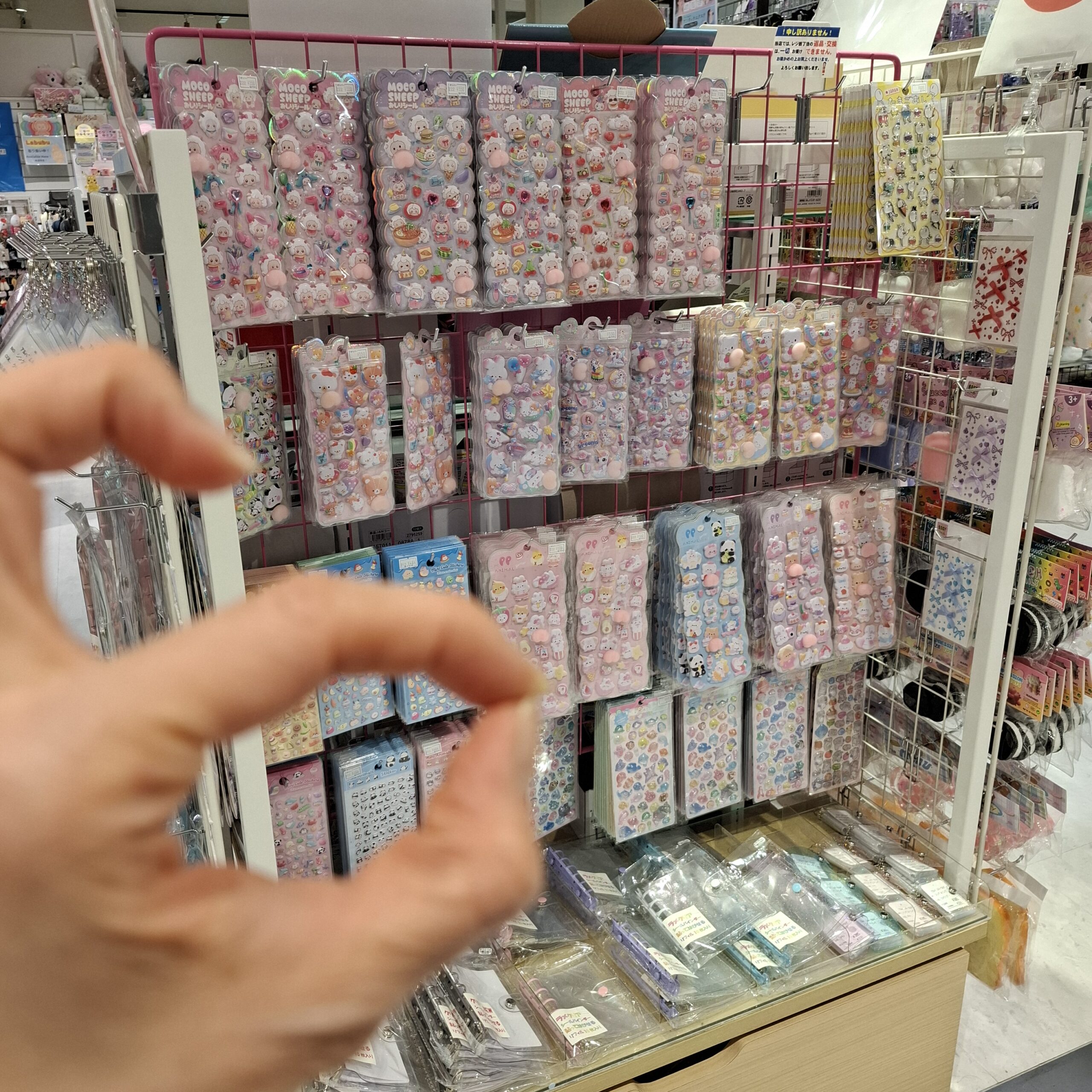 通路側のシールコーナーの画像