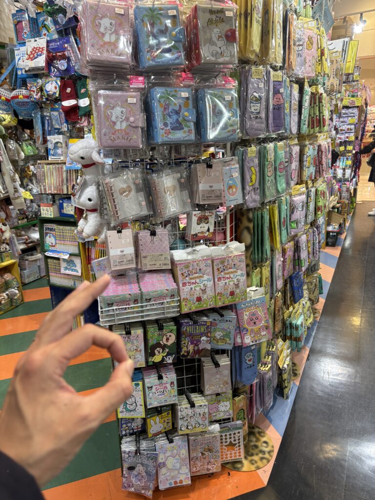 キャラクターコーナー前のシール売り場の画像