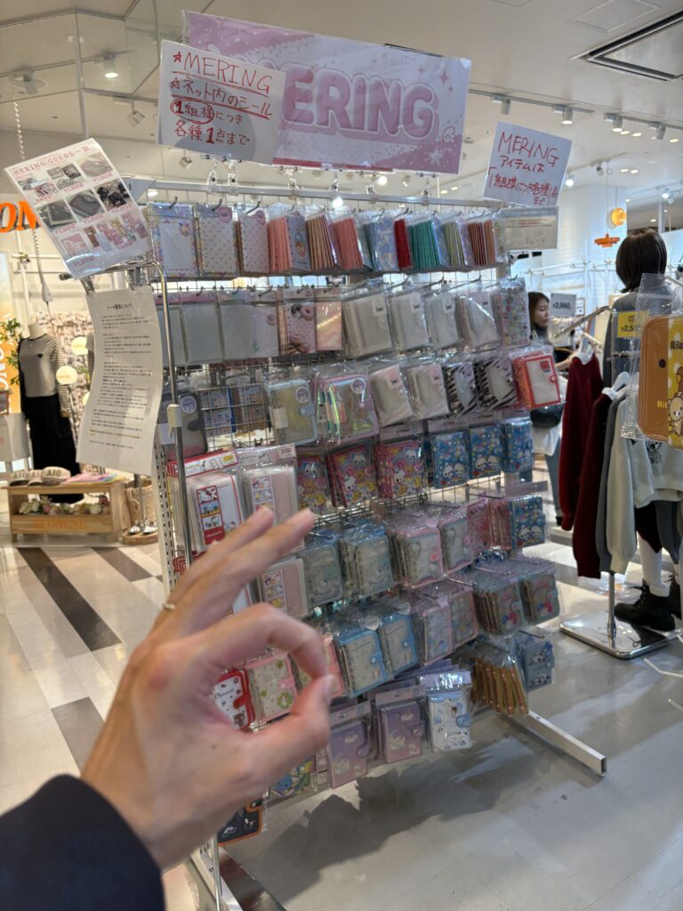 入口近くのシールコーナーの画像