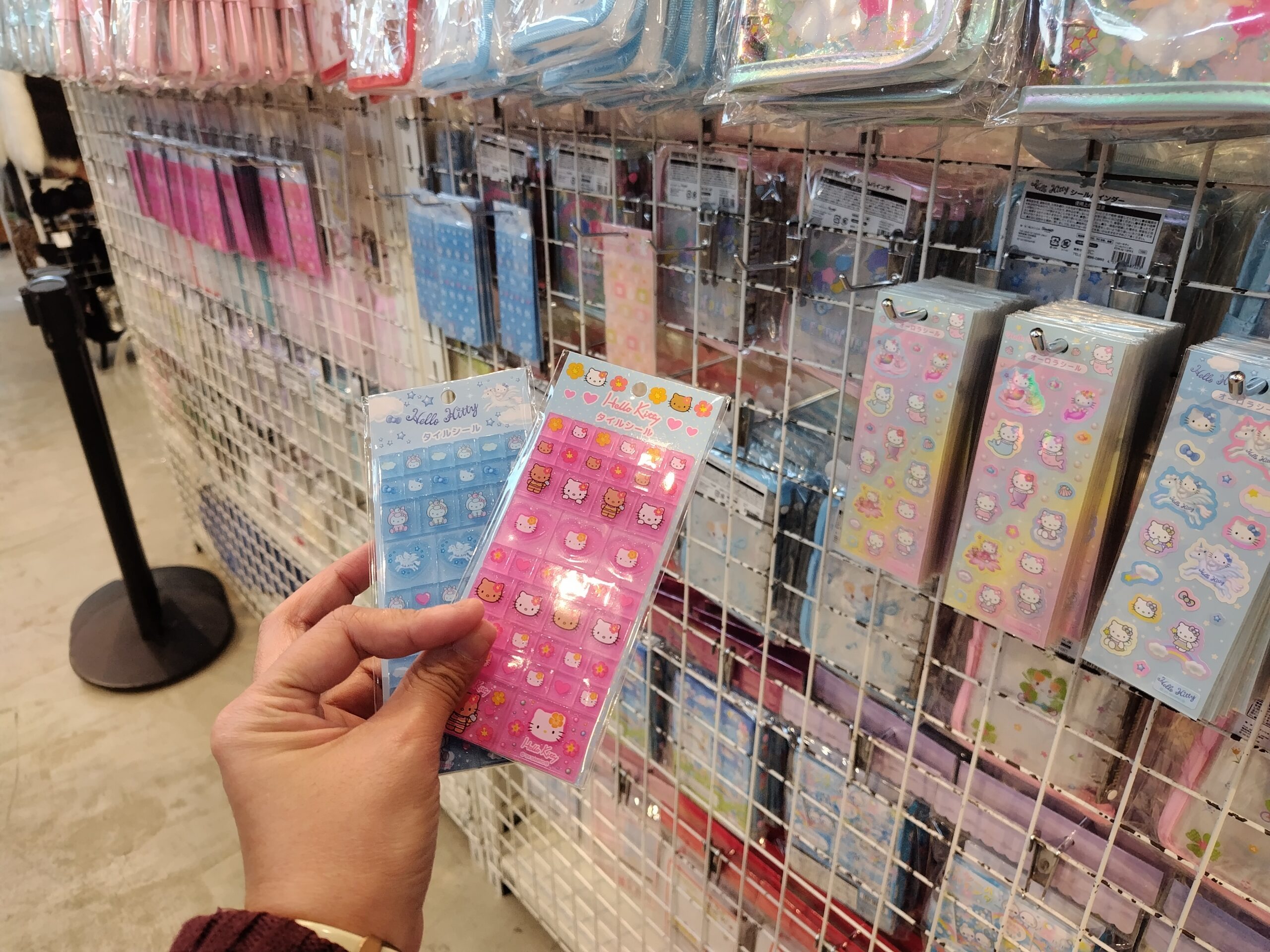 レジの列の中央付近の画像