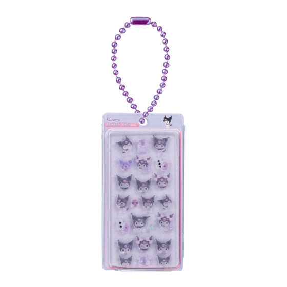 サンリオキャラクターズ ボンボンドロップミニチュアチャームのポムポムプリン。黄色の台紙にプリンの様々な表情のチャームが詰め込まれ、ゴールドのボールチェーンが付属した可愛らしいデザイン。