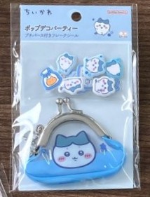 ハチワレの青色のがま口プチパースとフレークシールのセット