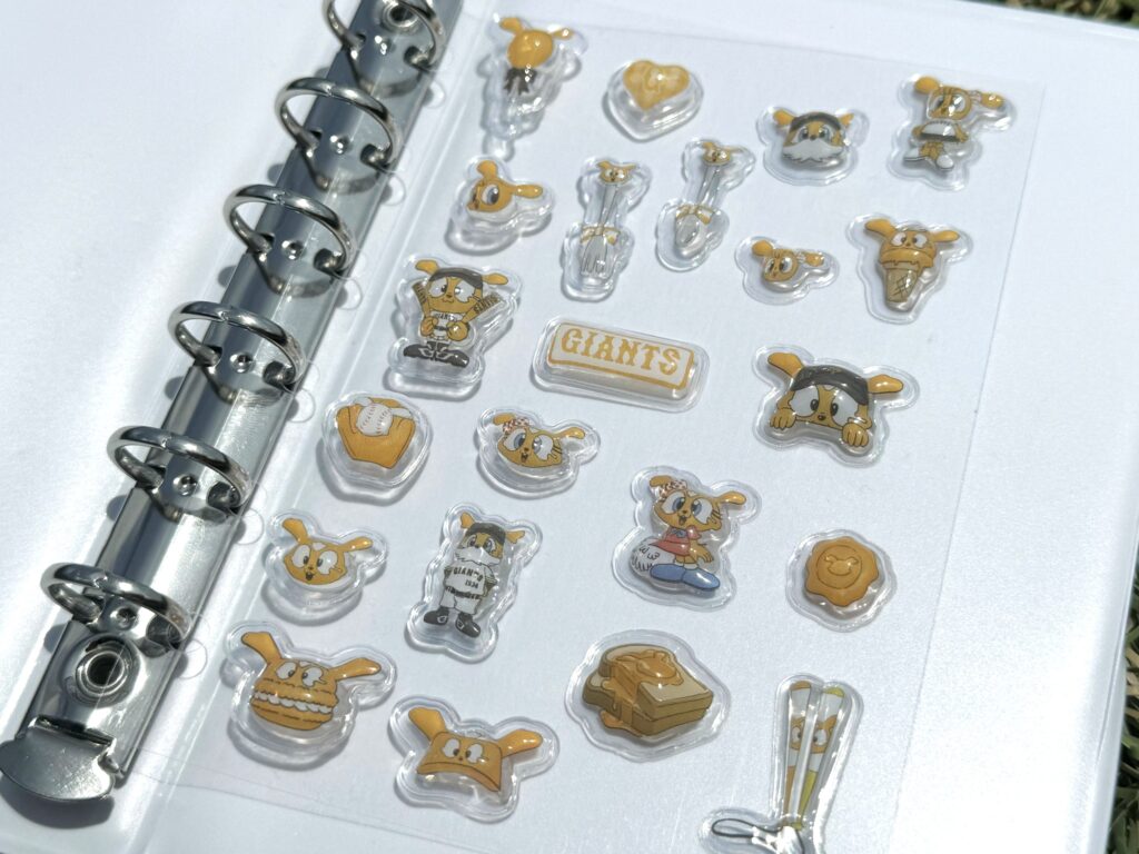シール帳に並べたジャビットぷっくりシールの使用イメージ