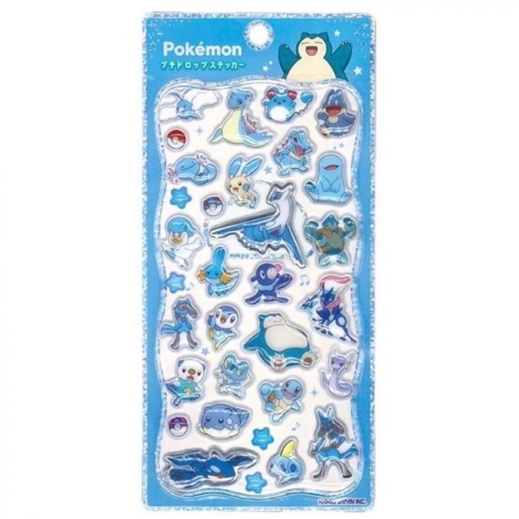 ポケモン プチドロップステッカー ブルー。カビゴン、ラプラス、マリル、ワニノコ、ミズゴロウ、ポッチャマなど青系・みずタイプのポケモンを集めたデザイン
